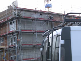 sie bauen und bauen hier auf dem Lande